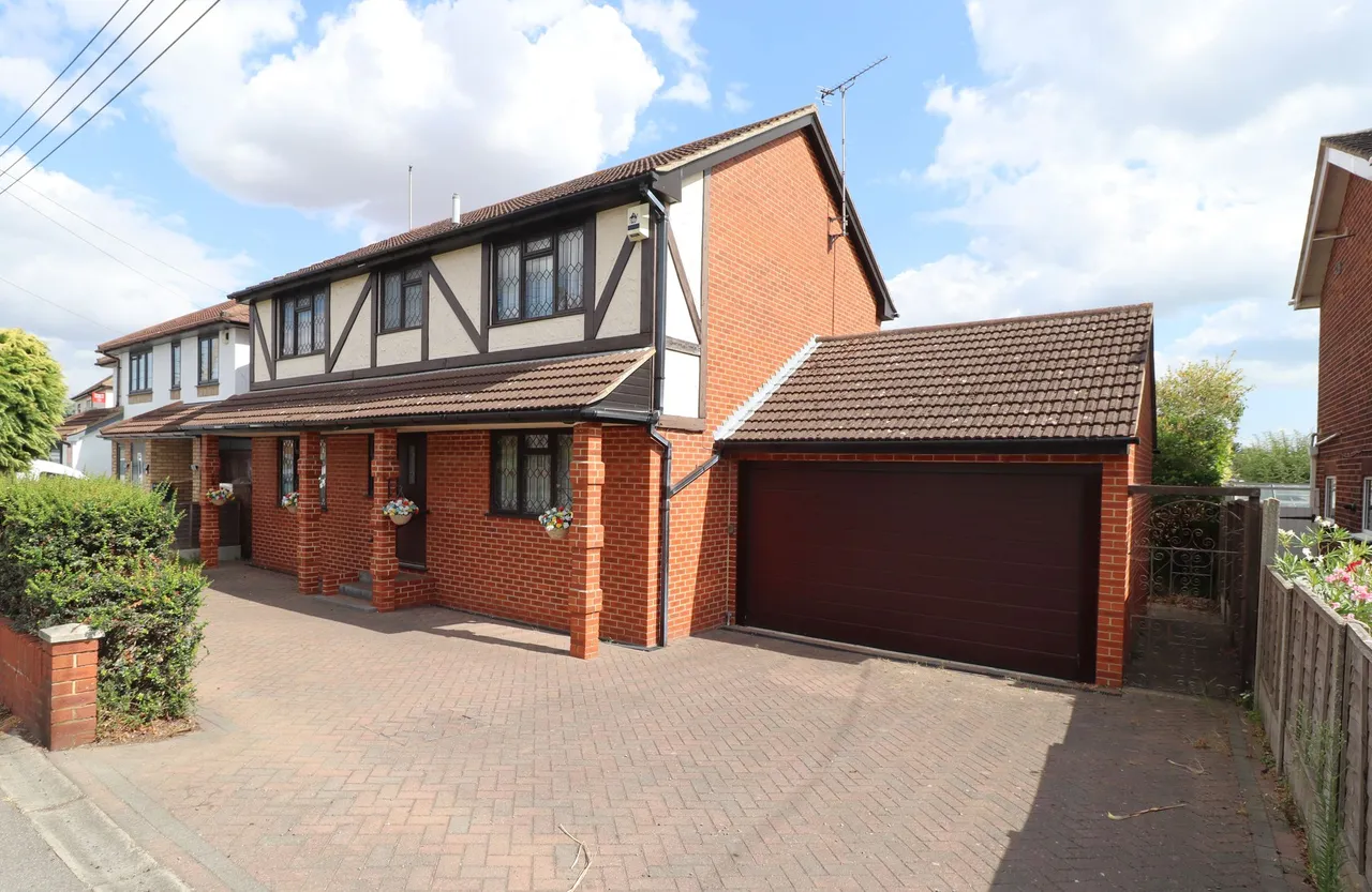 4 bed house for sale — Bull Lane, Rayleigh, Essex, SS6 8LY