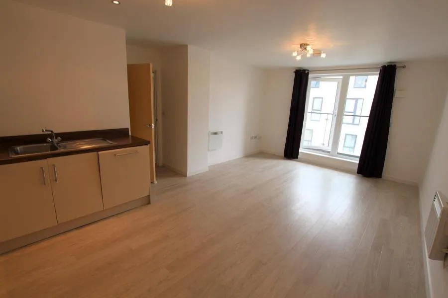 Guildford Road, Woking, GU22, photo 2