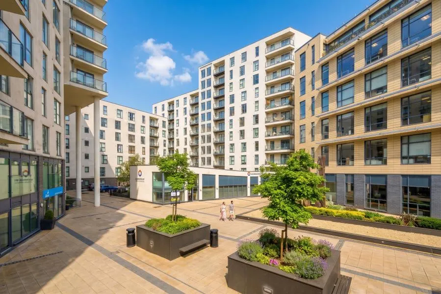 2 bed flat to rent, Guildford Road, Woking, GU22