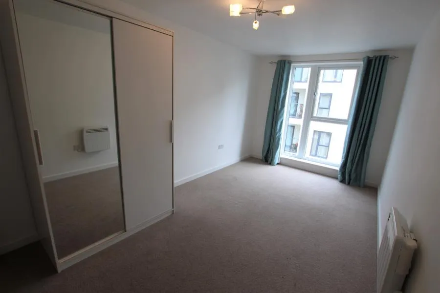 Guildford Road, Woking, GU22, photo 4