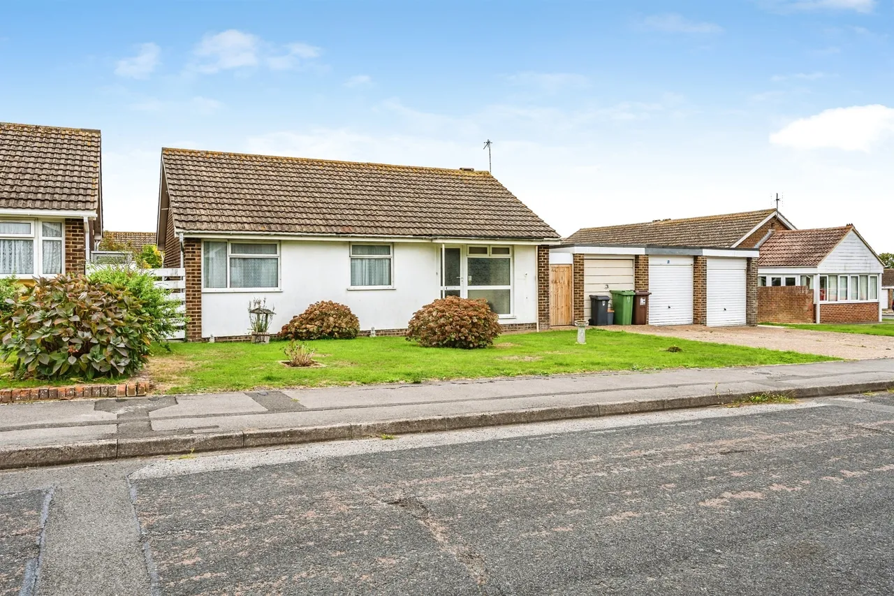 2 bed house for sale, Woodpecker Road, Eastbourne, BN23