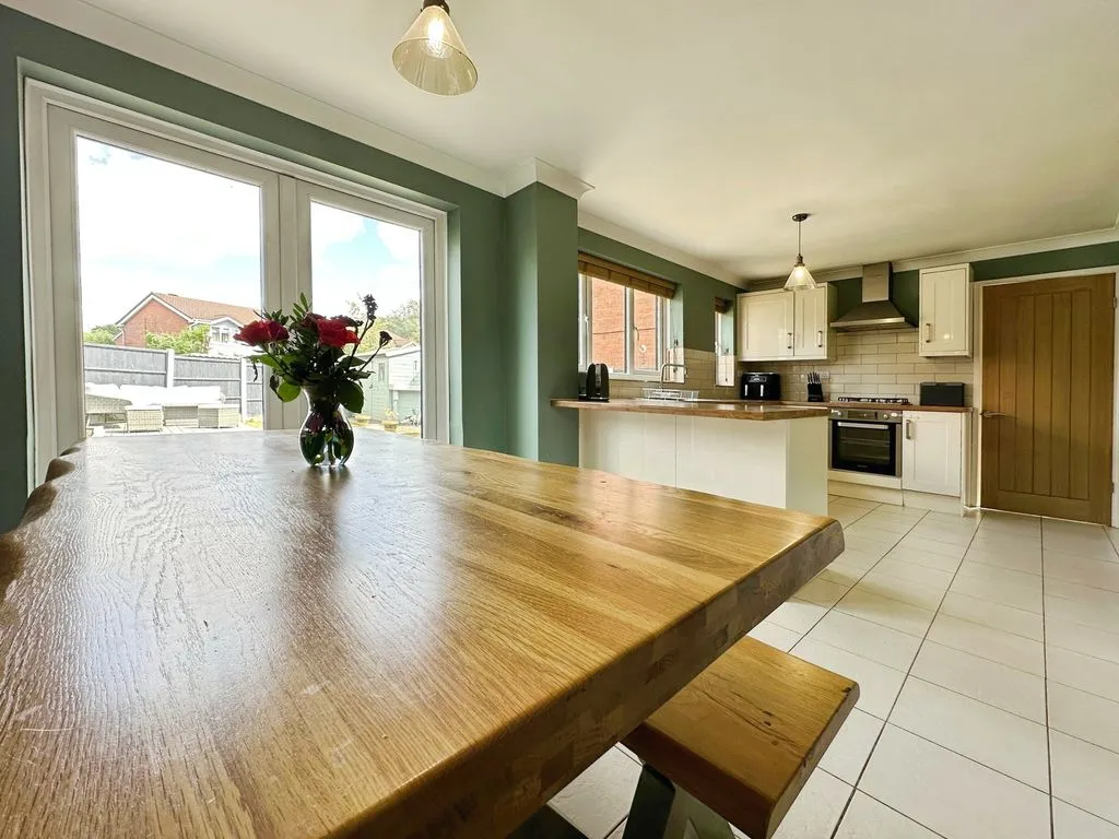 The Parkway, Shelfield, WS4, photo 3