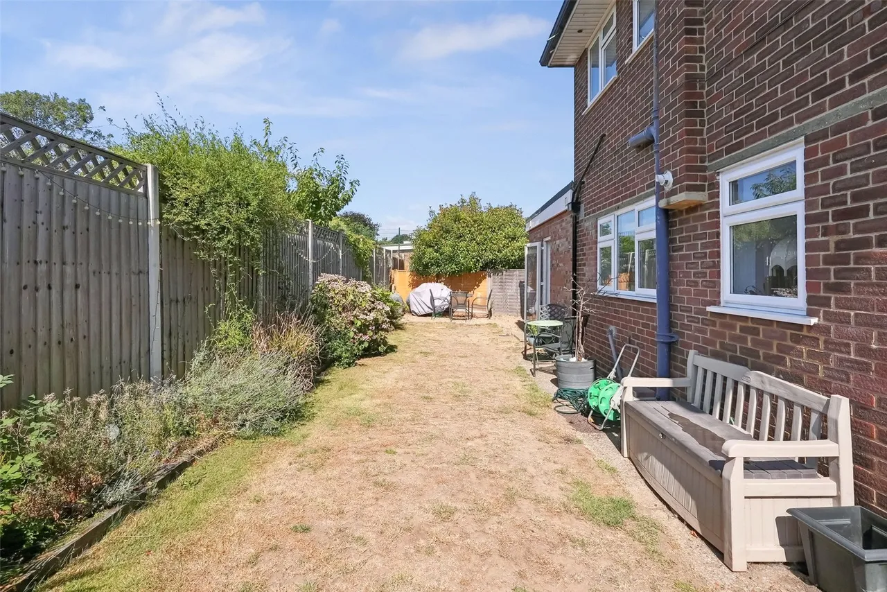 Grant Close, Shepperton, TW17 9AF, photo 4