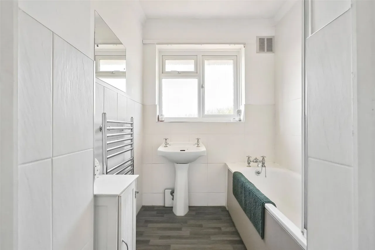 Grant Close, Shepperton, TW17 9AF, photo 12
