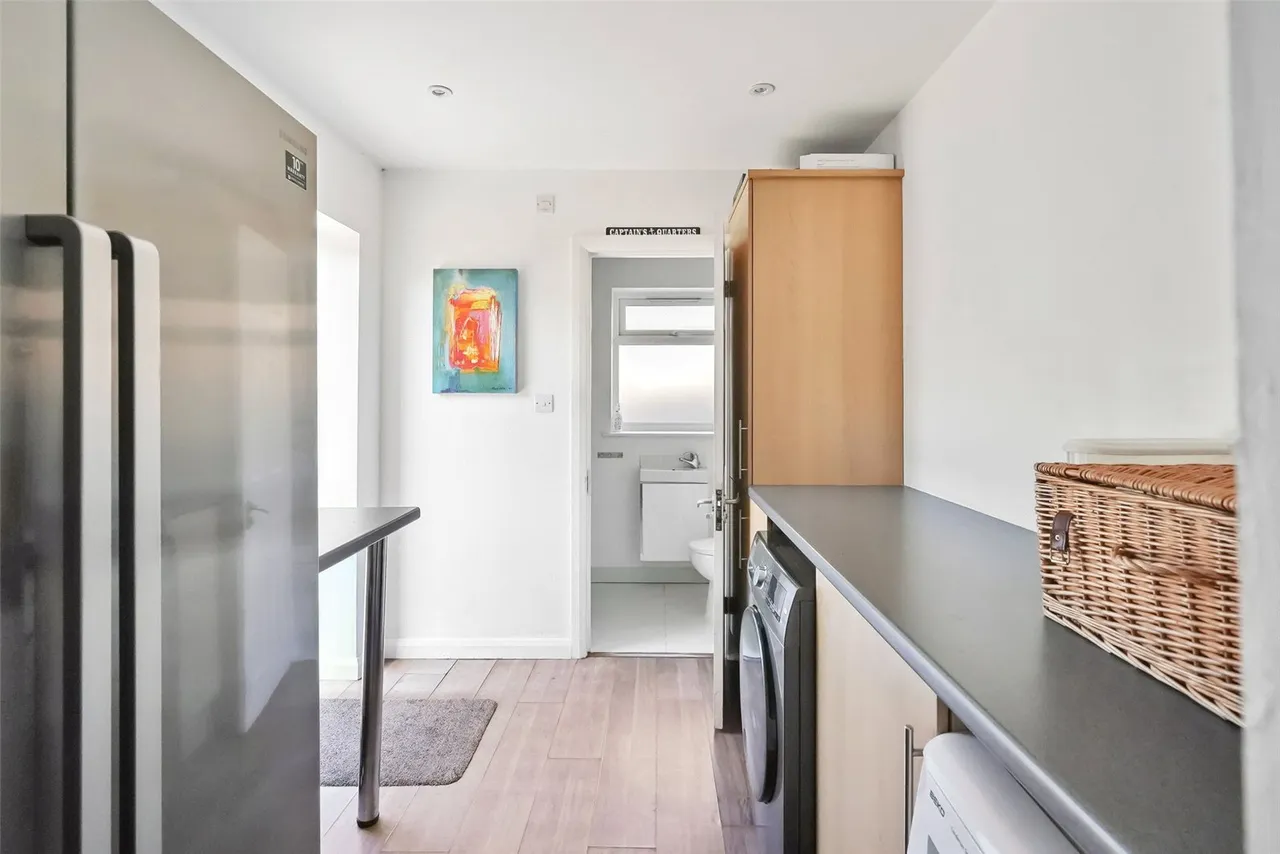 Grant Close, Shepperton, TW17 9AF, photo 14