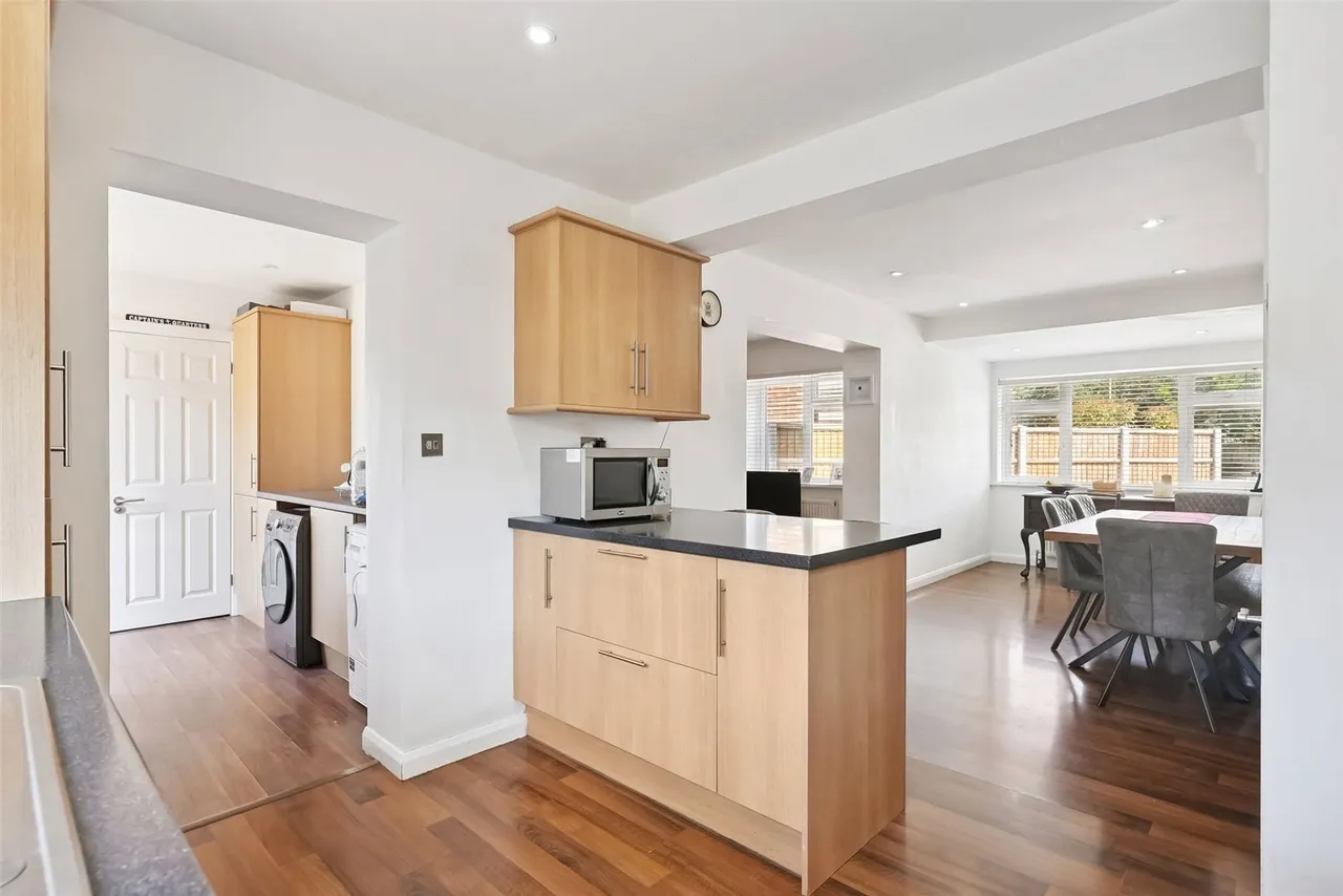 Grant Close, Shepperton, TW17 9AF, photo 3
