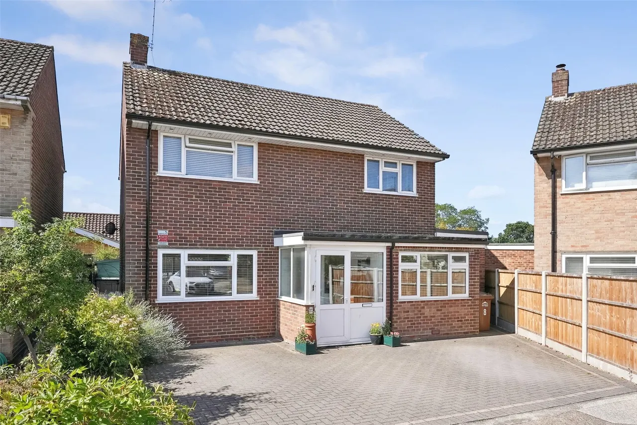 3 bed house for sale — Grant Close, Shepperton, TW17 9AF
