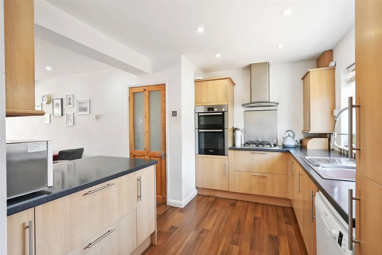 Grant Close, Shepperton, TW17 9AF, photo 5