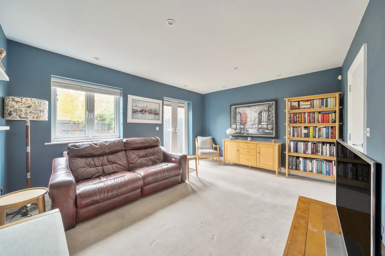 Mole Place, West Molesey, KT8, photo 2