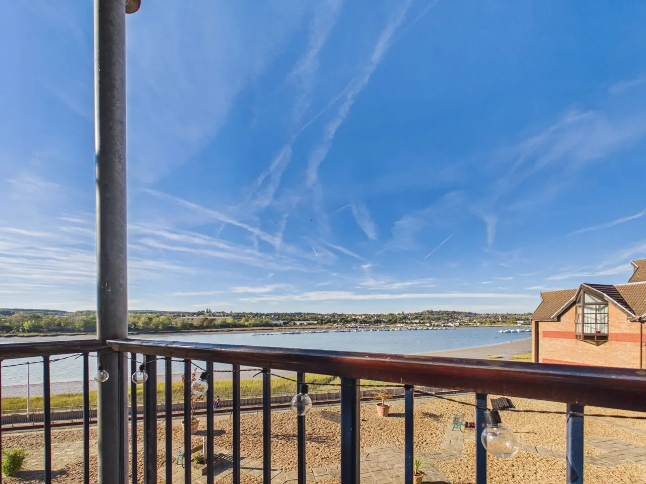 2 bed flat for sale, Valetta Way, ME1