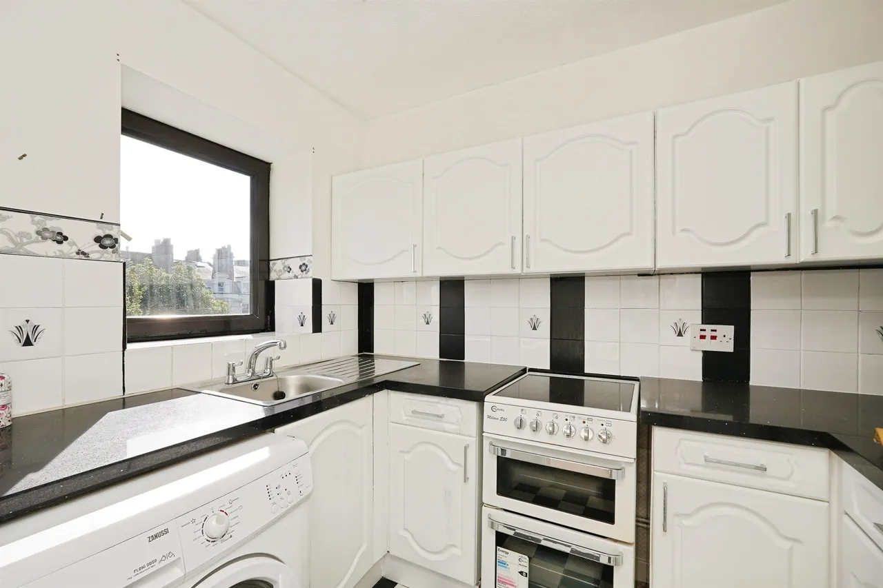 Court Place, Folkestone, CT20, photo 2