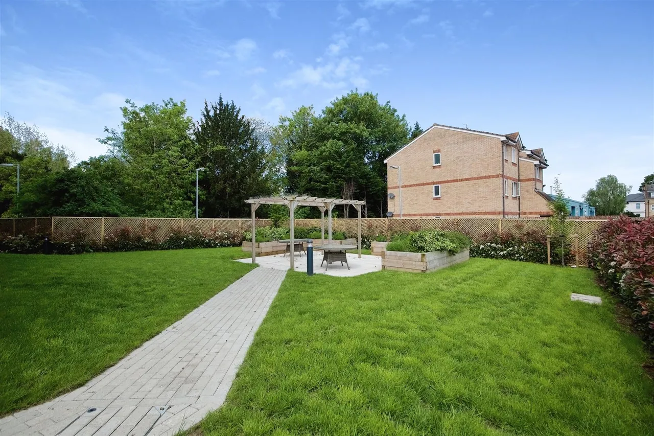 Sewardstone Road, Waltham Abbey, EN9, photo 9