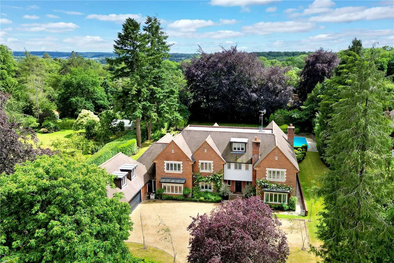 Grimms Hill, Great Missenden, Buckinghamshire, HP16 9BG, photo 4