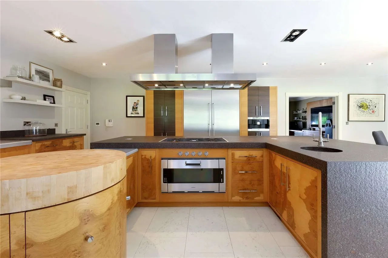 Grimms Hill, Great Missenden, Buckinghamshire, HP16 9BG, photo 11