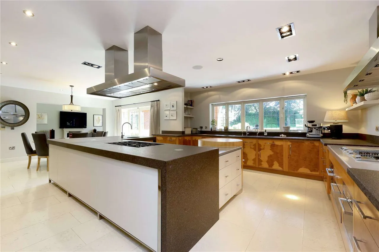 Grimms Hill, Great Missenden, Buckinghamshire, HP16 9BG, photo 12