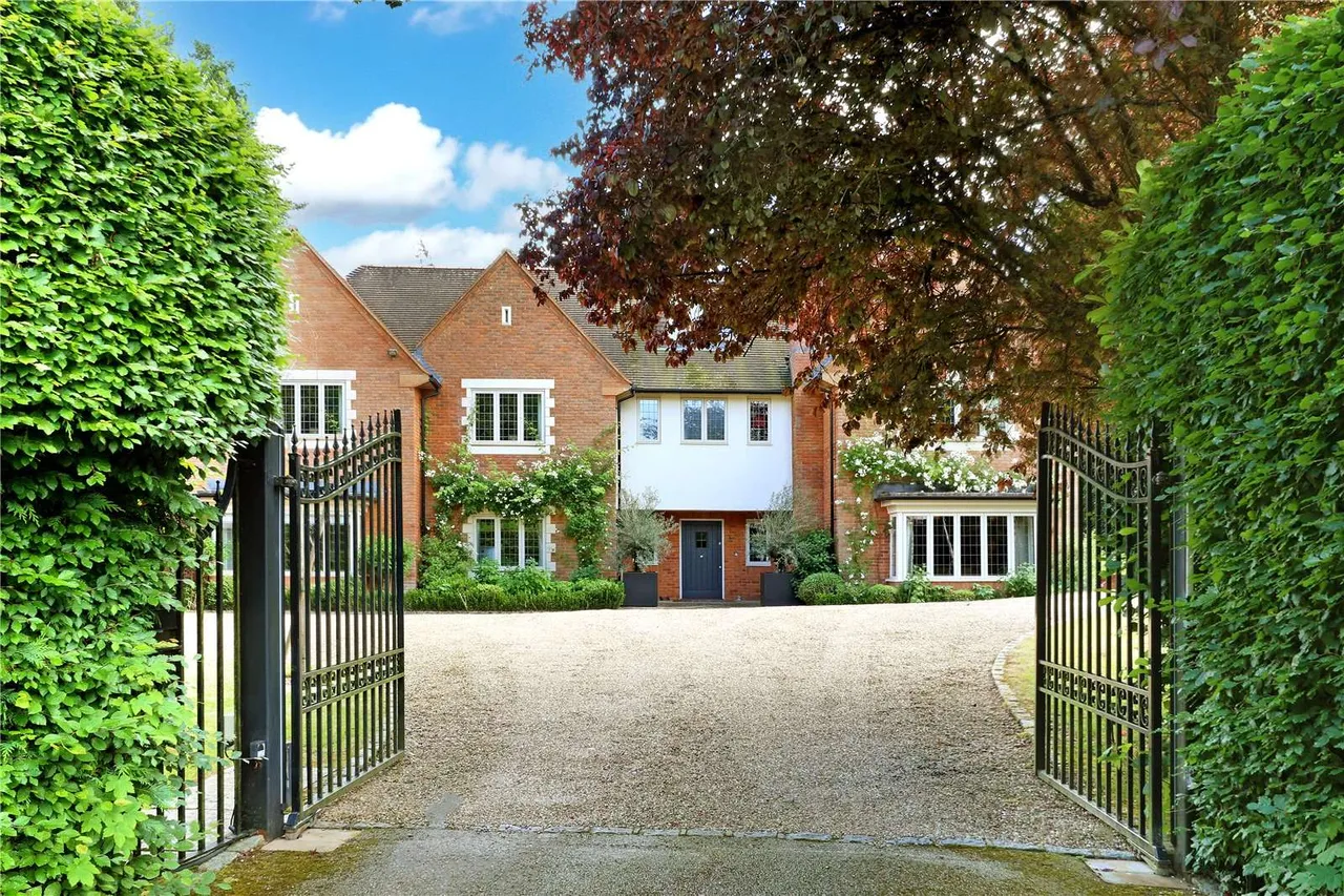 Grimms Hill, Great Missenden, Buckinghamshire, HP16 9BG, photo 3