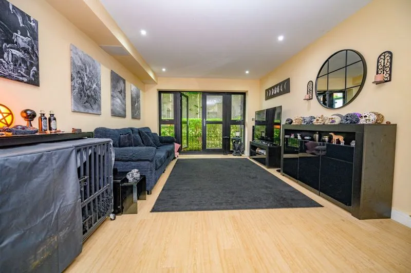 2 bed flat for sale — Bessemer Road, Welwyn Garden City AL7 1GJ
