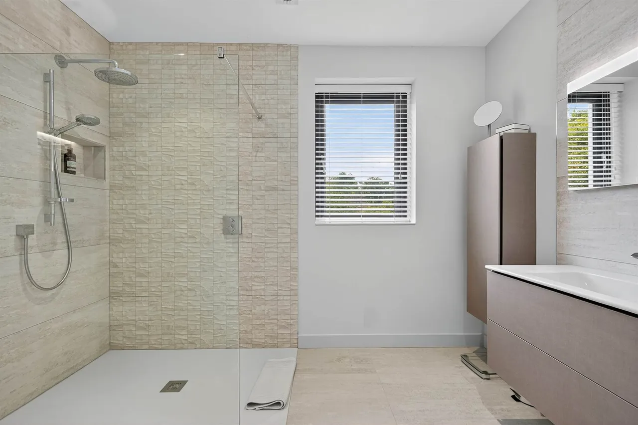 Ballynahatty Road, Belfast, BT8, photo 28