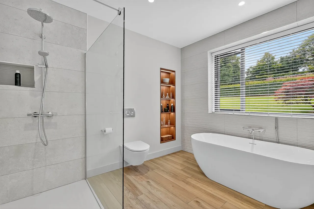 Ballynahatty Road, Belfast, BT8, photo 41