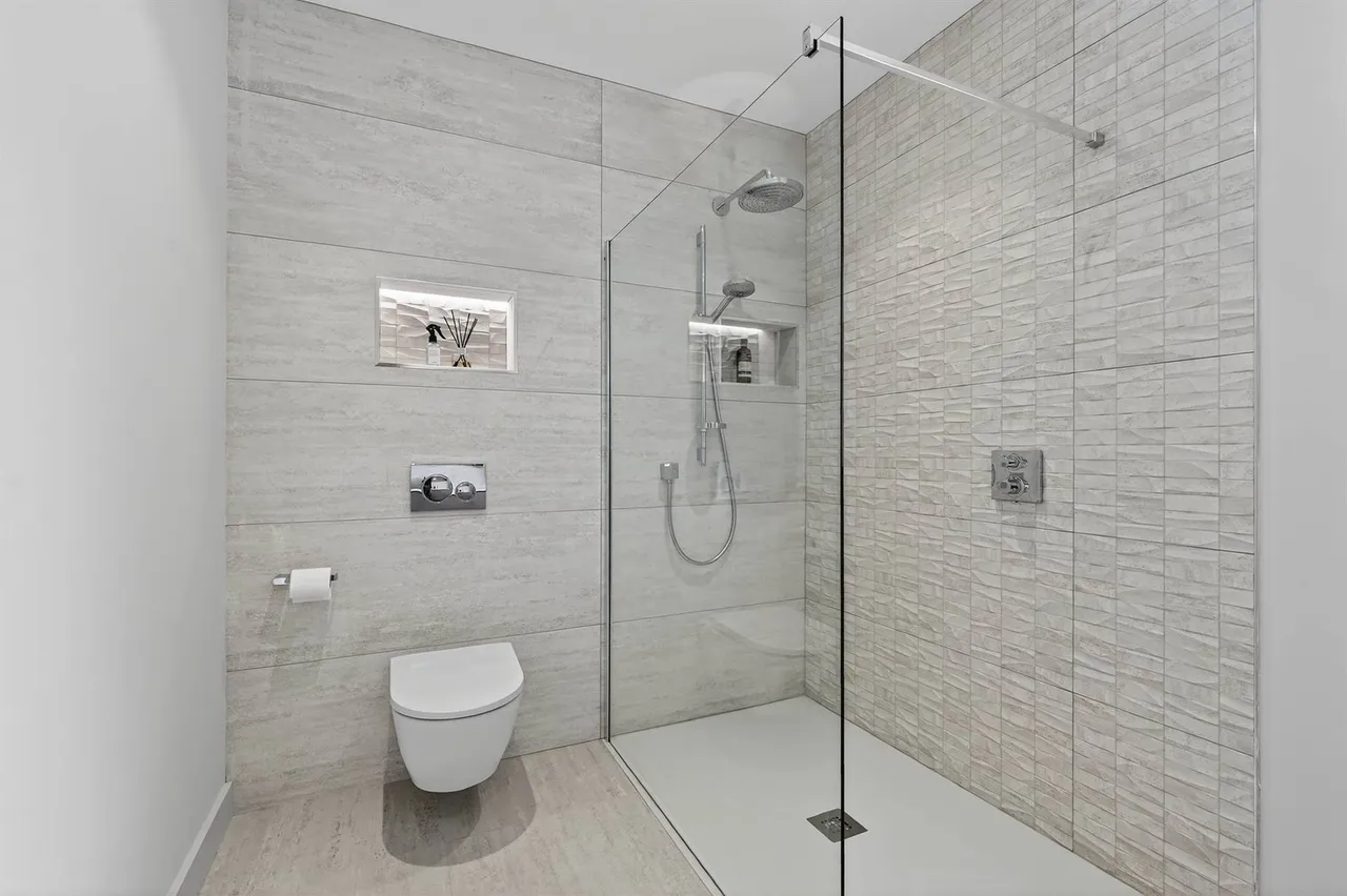 Ballynahatty Road, Belfast, BT8, photo 29
