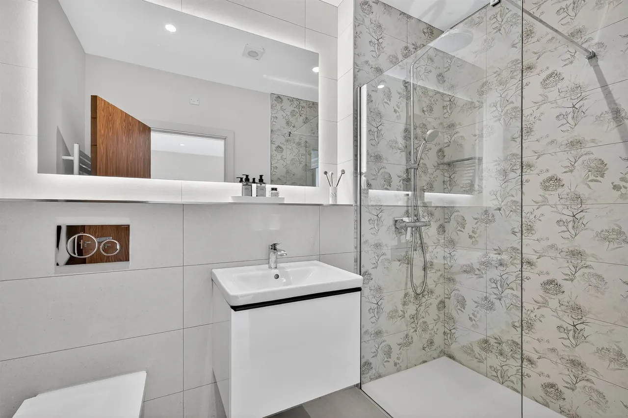 Ballynahatty Road, Belfast, BT8, photo 33