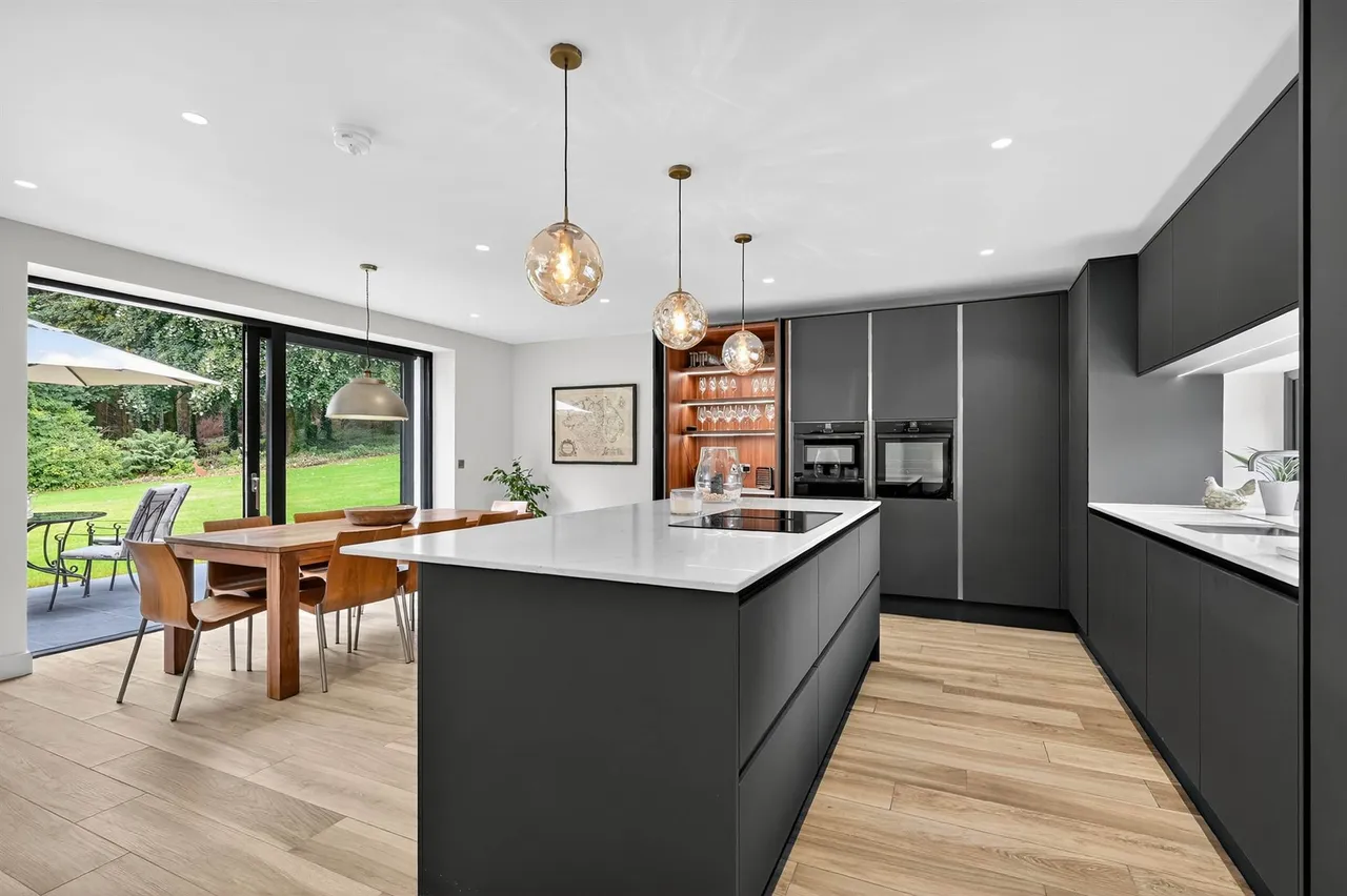 Ballynahatty Road, Belfast, BT8, photo 16