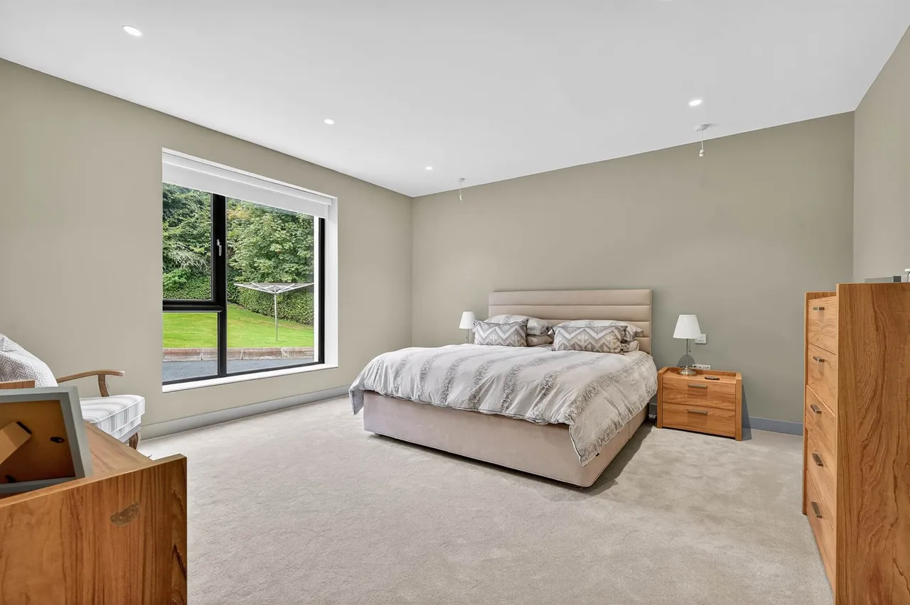 Ballynahatty Road, Belfast, BT8, photo 31