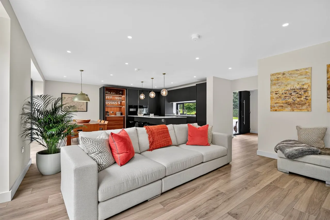 Ballynahatty Road, Belfast, BT8, photo 17