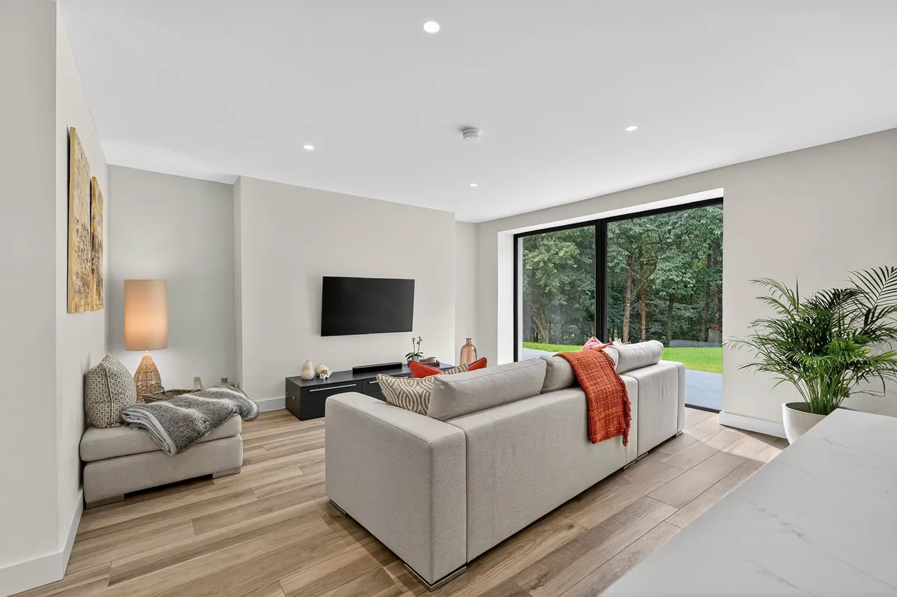 Ballynahatty Road, Belfast, BT8, photo 23