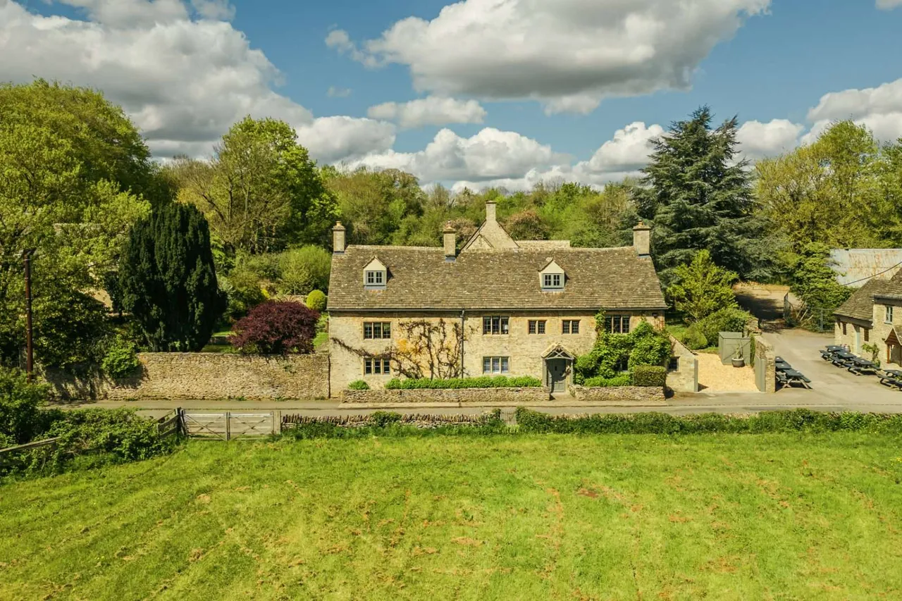 5 bed house for sale, Shilton, Burford, OX18