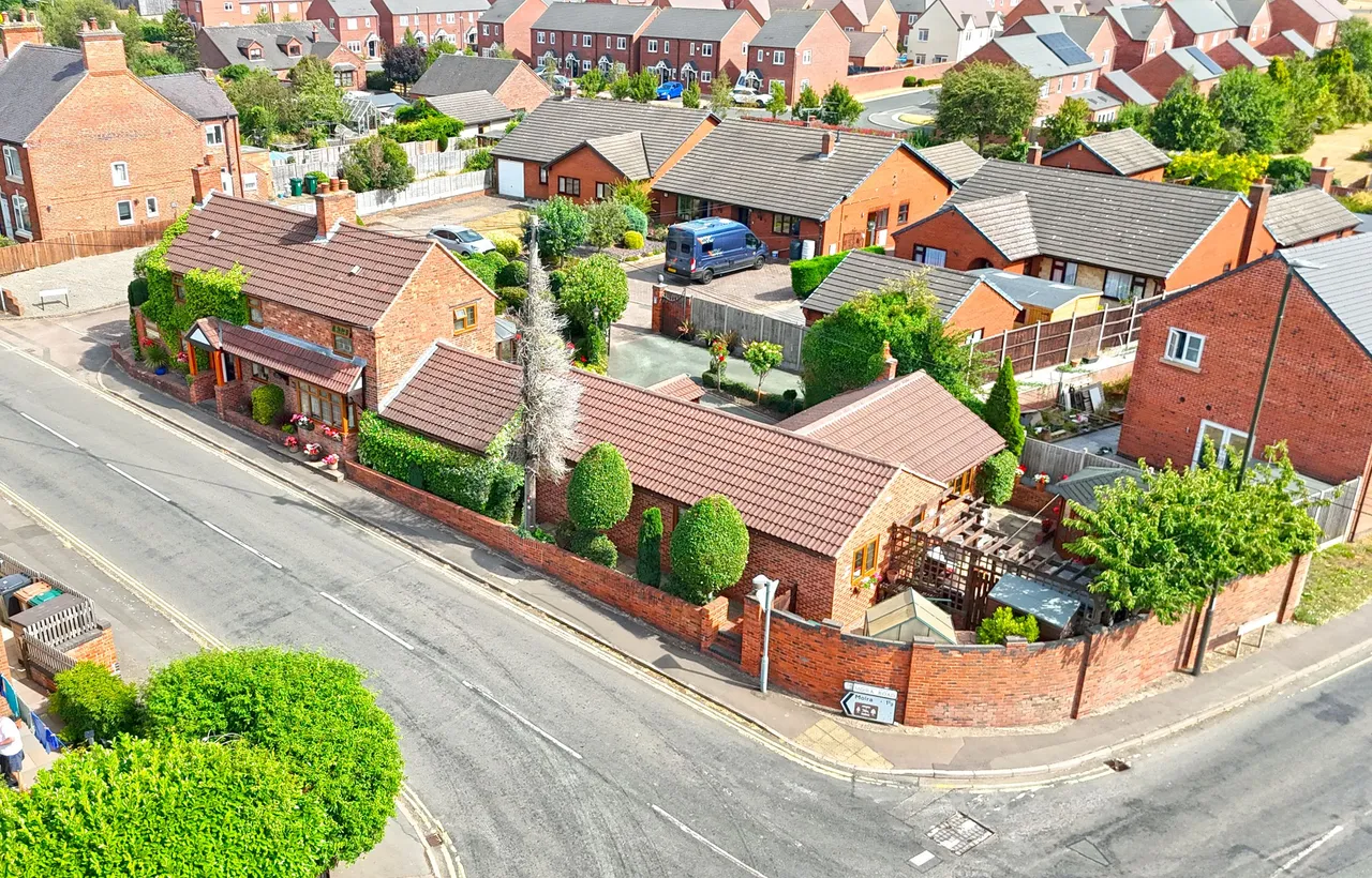 5 bed house for sale, Moira Road, Overseal, DE12