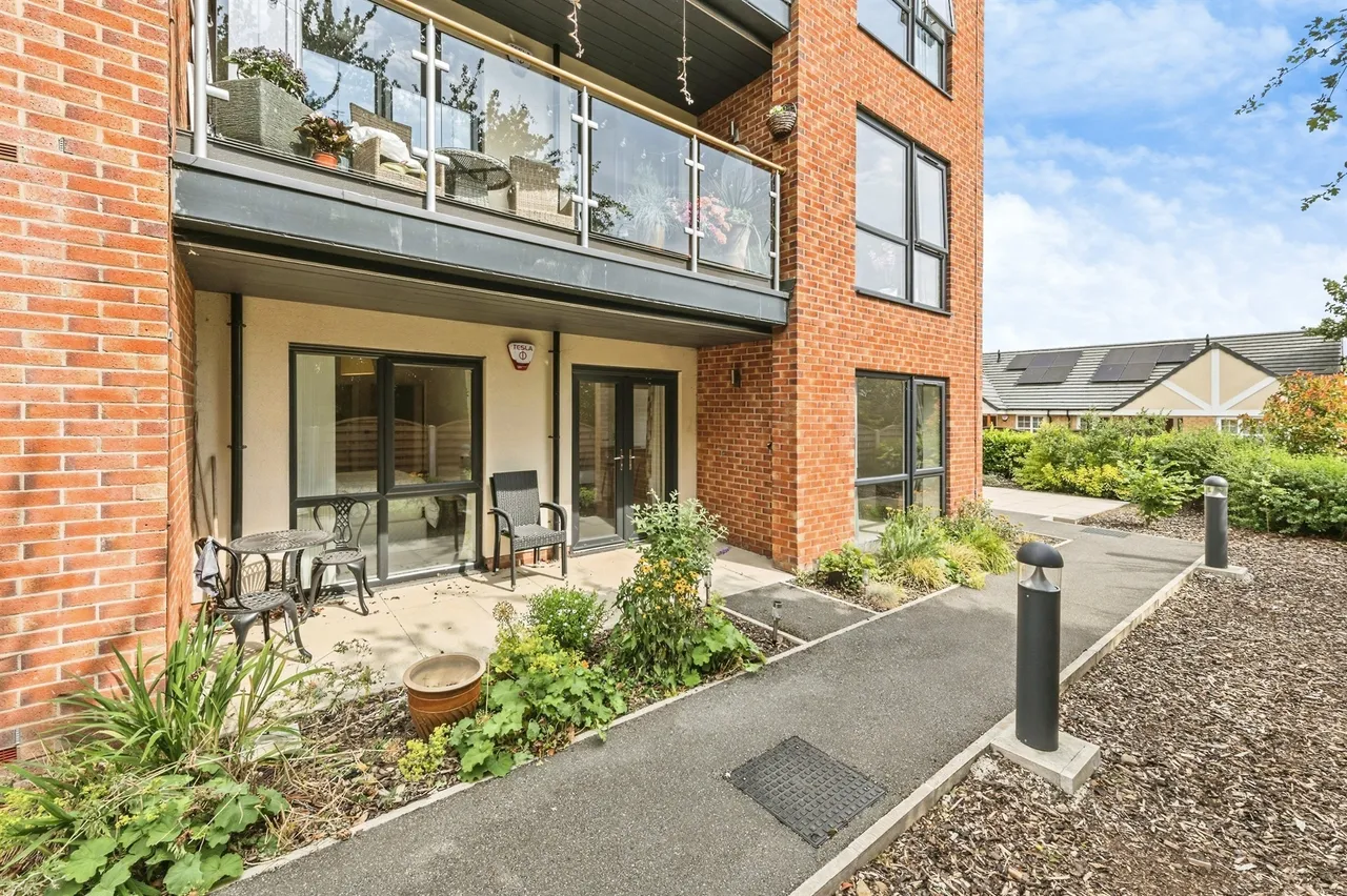 Waterton Gardens, Walton, WF2, photo 2