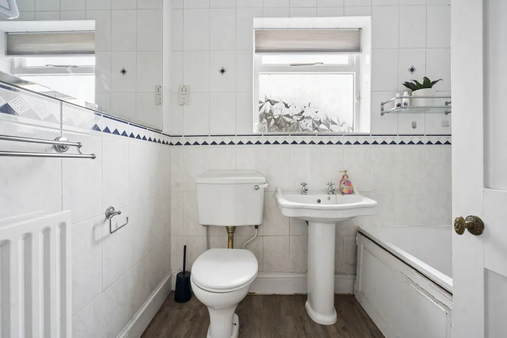 Wharf Lane, Bourne End SL8 5RU, photo 18