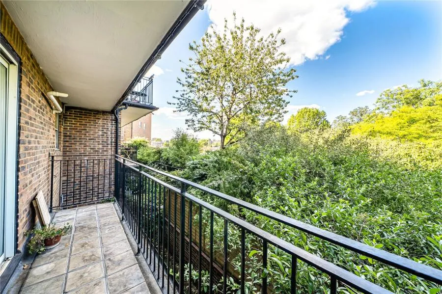 Paveley Drive, London, SW11, photo 3