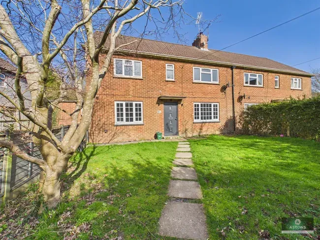 2 bed flat for sale — Barn Close, Pease Pottage, Crawley
