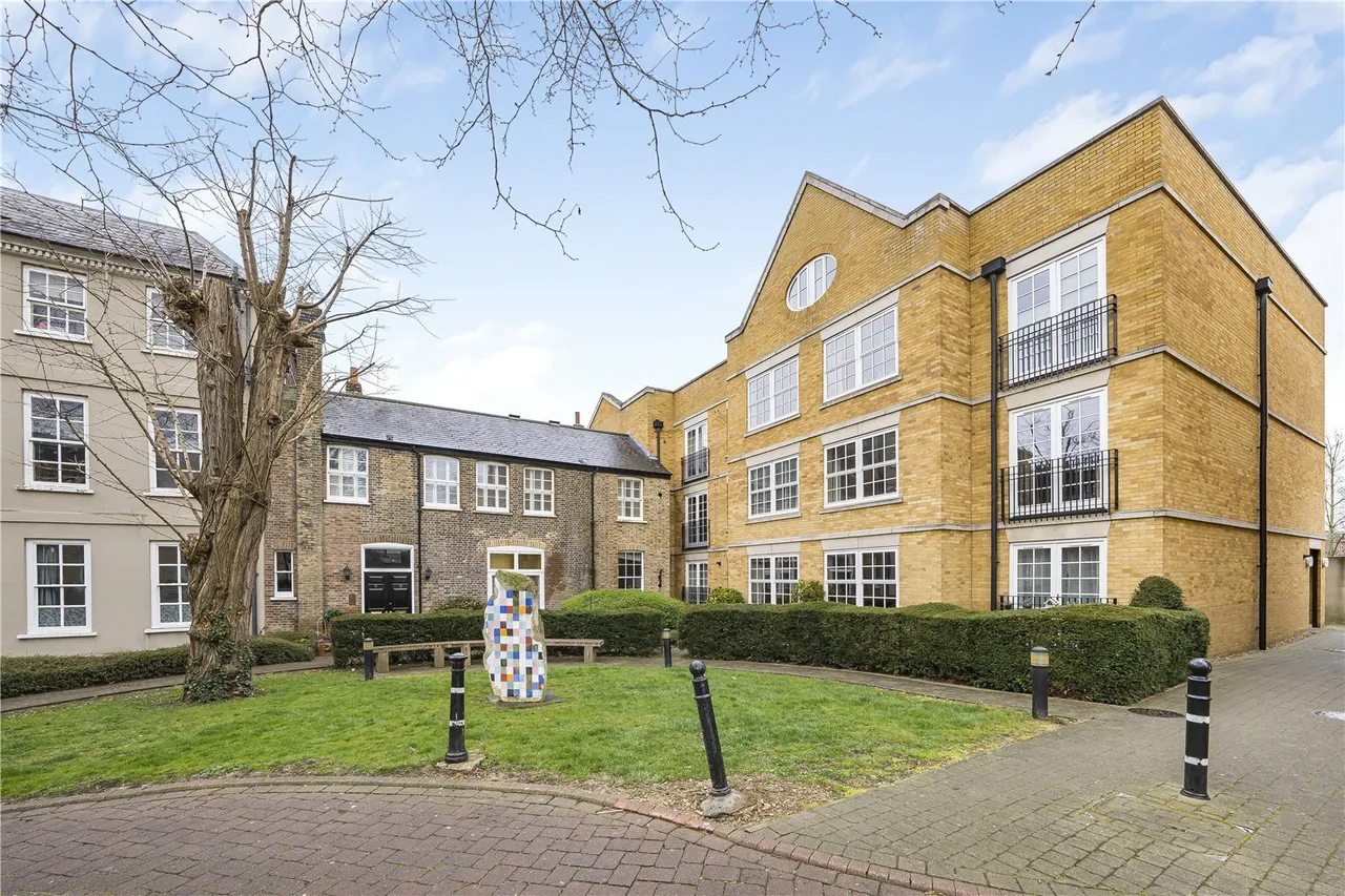 1 bed flat for sale, Twickenham Road, Old Isleworth, TW7