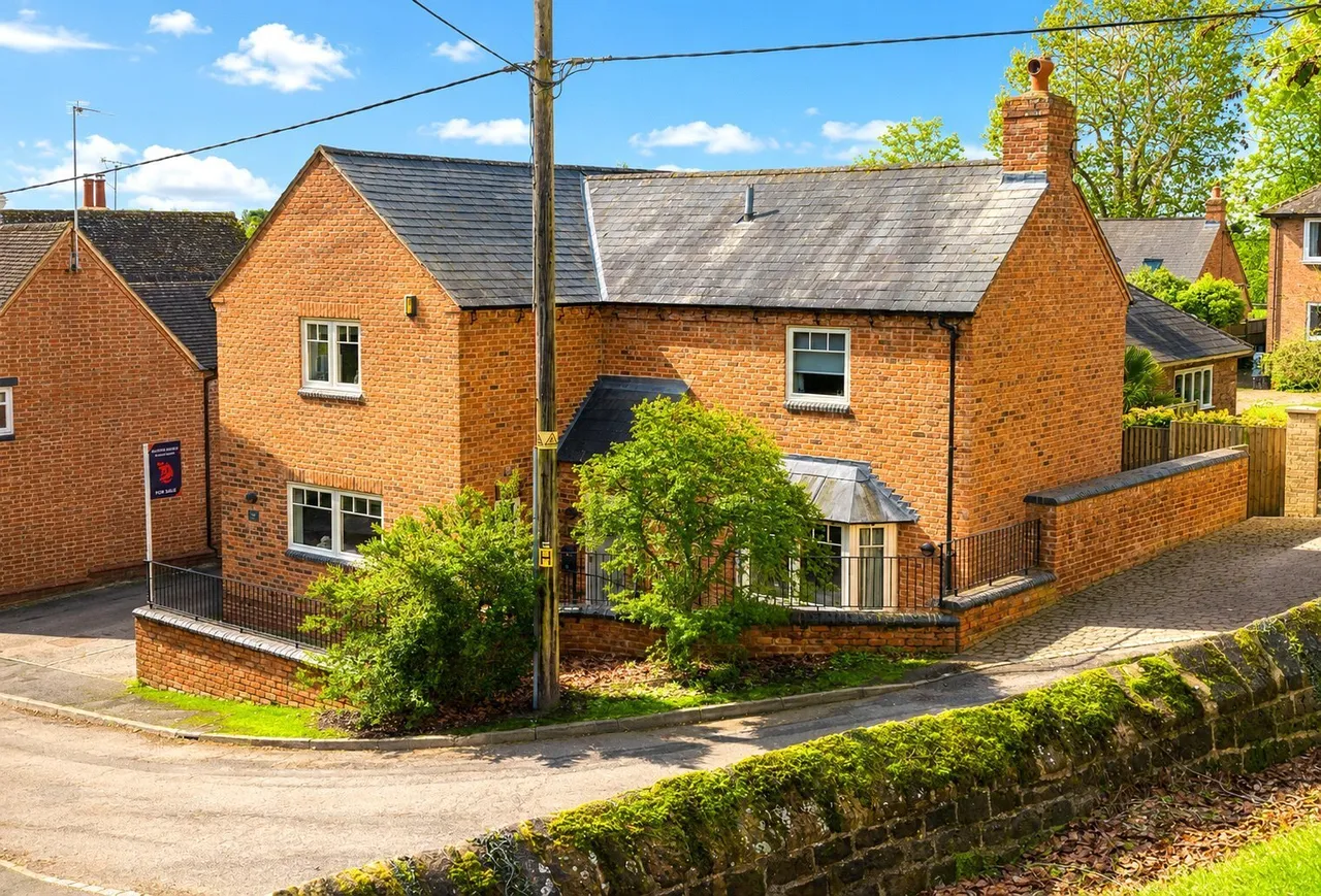 Church Hill, Hollowell, NN6, photo 23