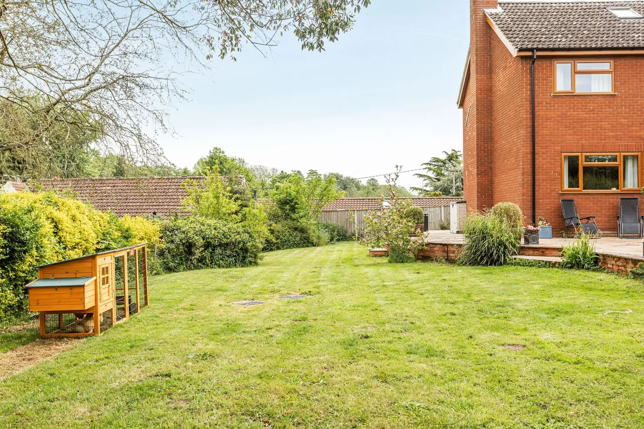 6 bed land for sale, Spacious, Well-Appointed Family Prope