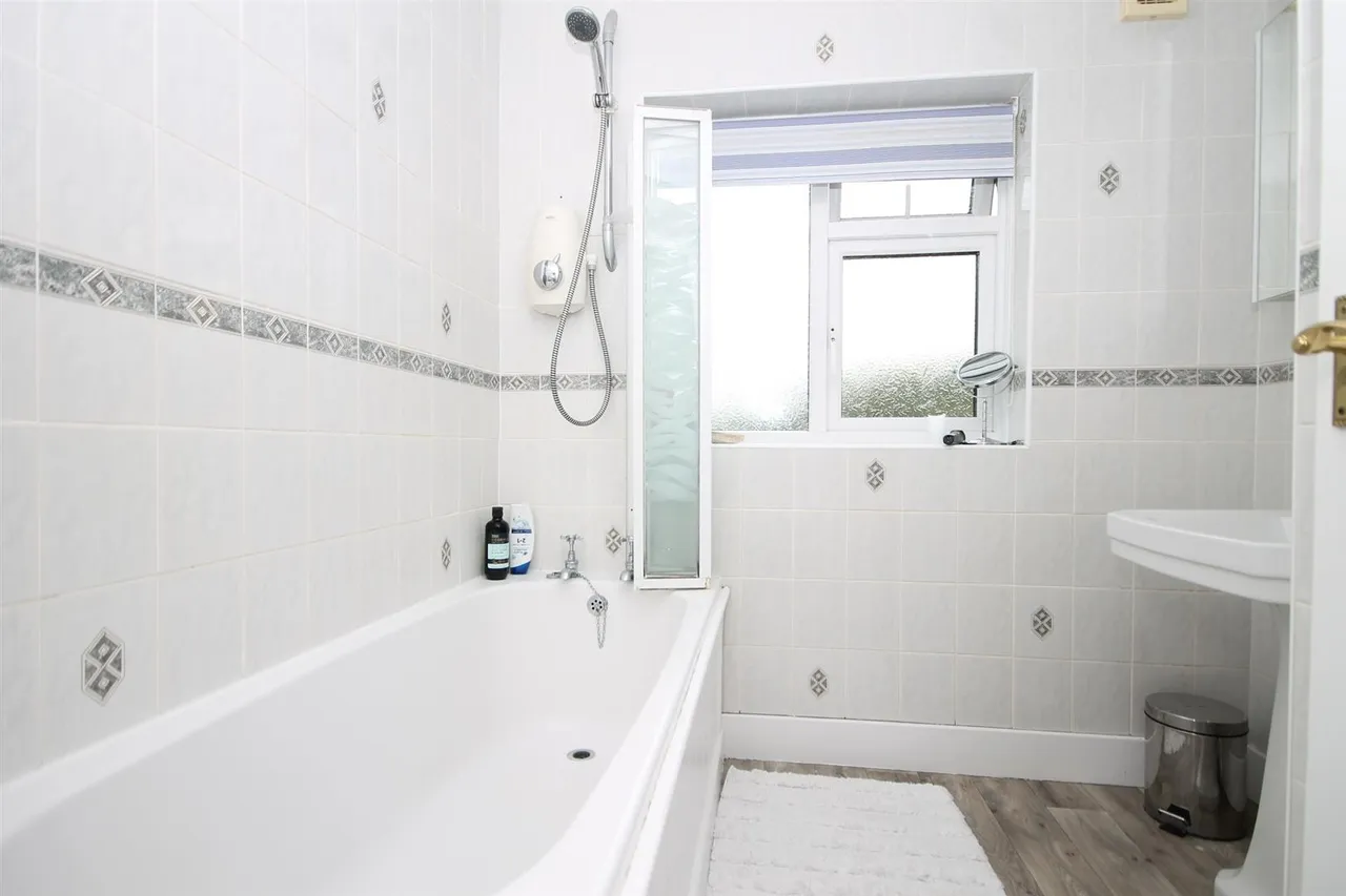 Strathcona Avenue, Little Bookham, KT23, photo 7
