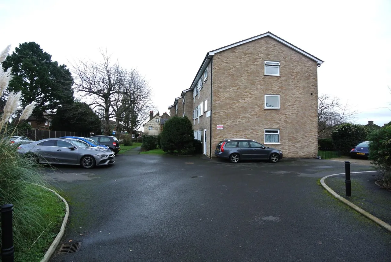 Feltham Hill Road, Ashford, Surrey, TW15 2BY, photo 13