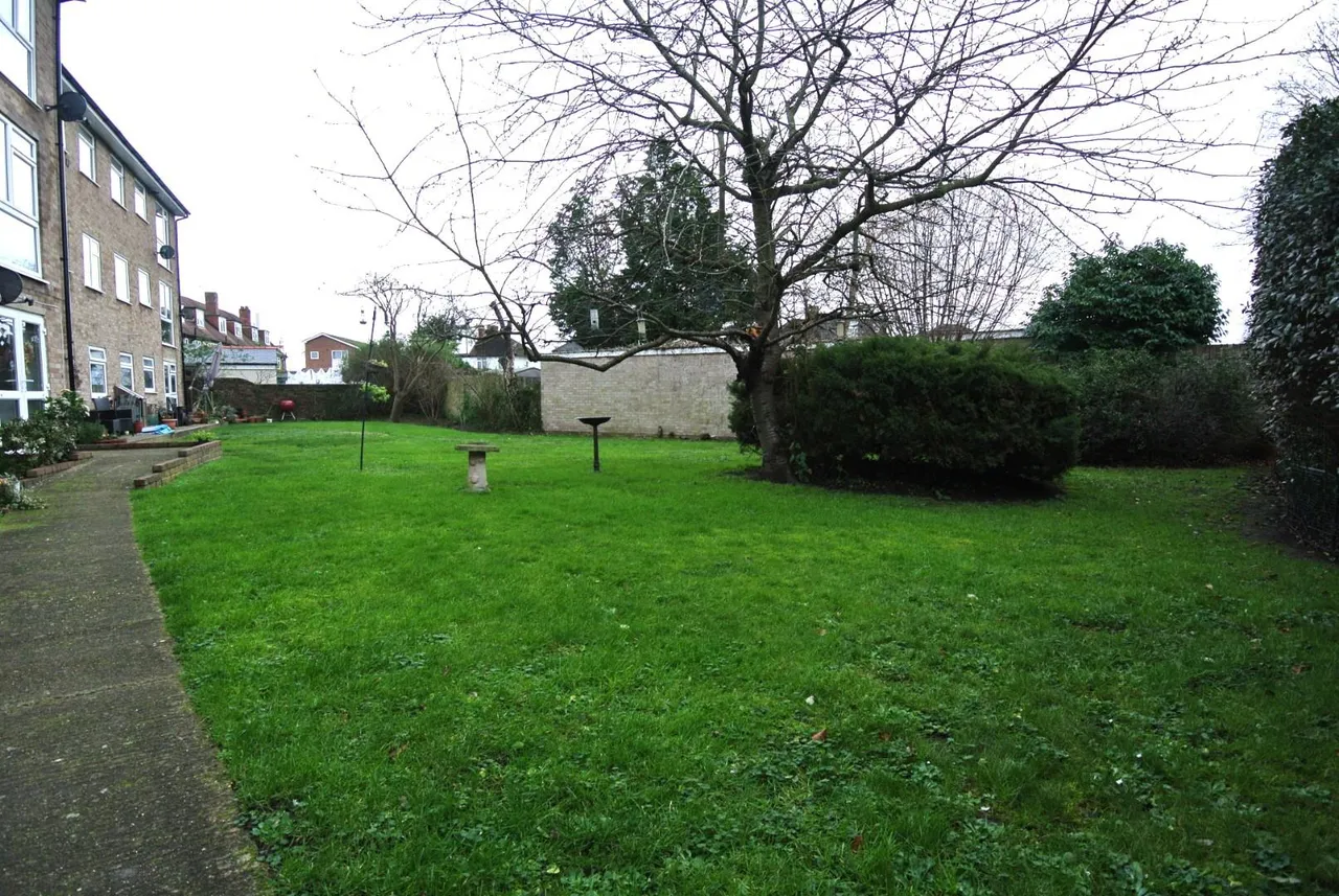 Feltham Hill Road, Ashford, Surrey, TW15 2BY, photo 10