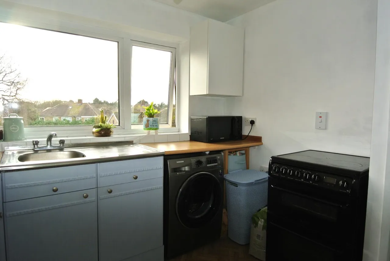 Feltham Hill Road, Ashford, Surrey, TW15 2BY, photo 5