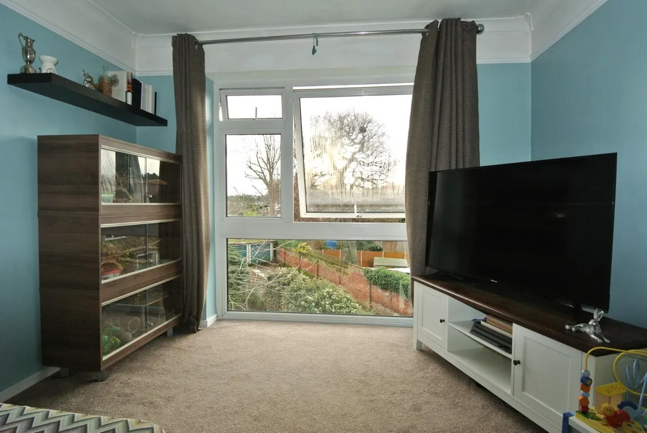 Feltham Hill Road, Ashford, Surrey, TW15 2BY, photo 3