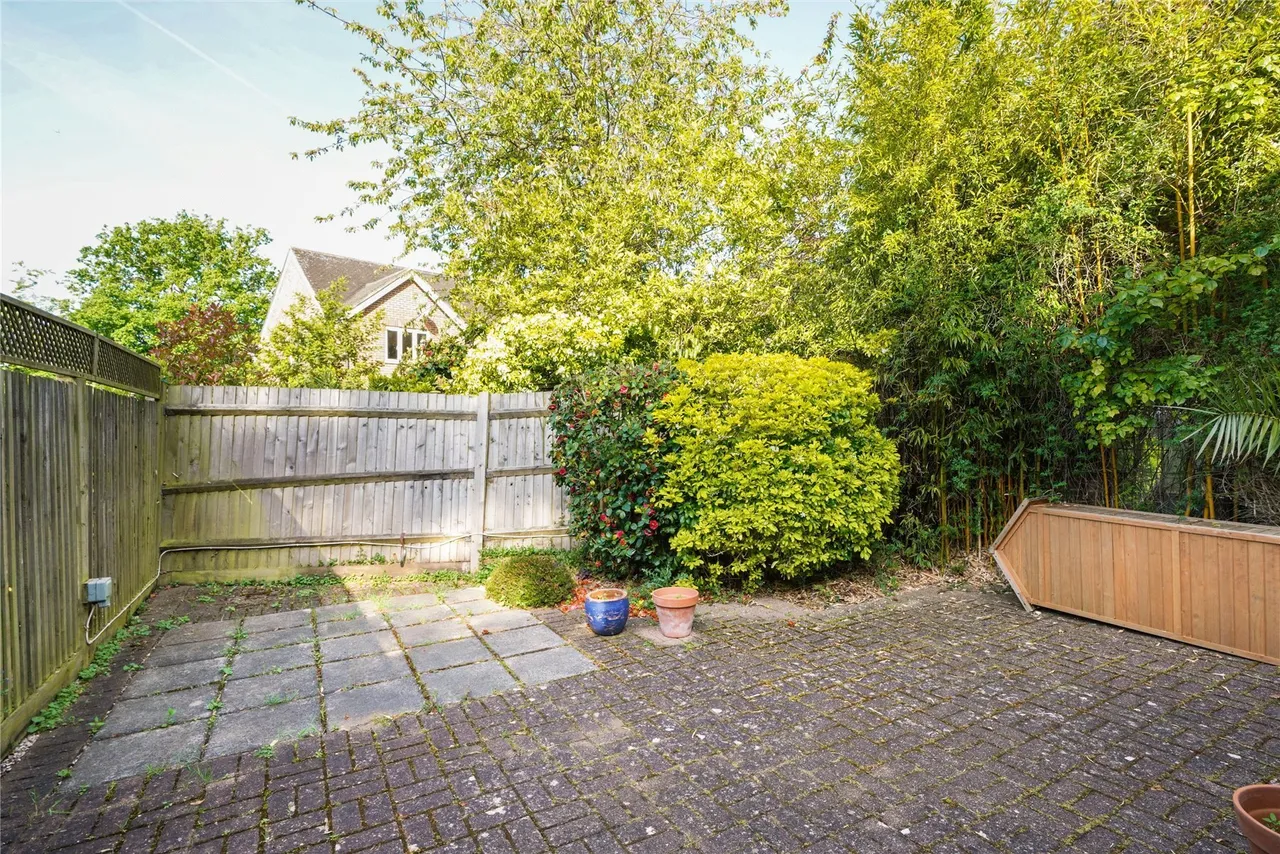 Julian Hill, Weybridge, Surrey, KT13, photo 11
