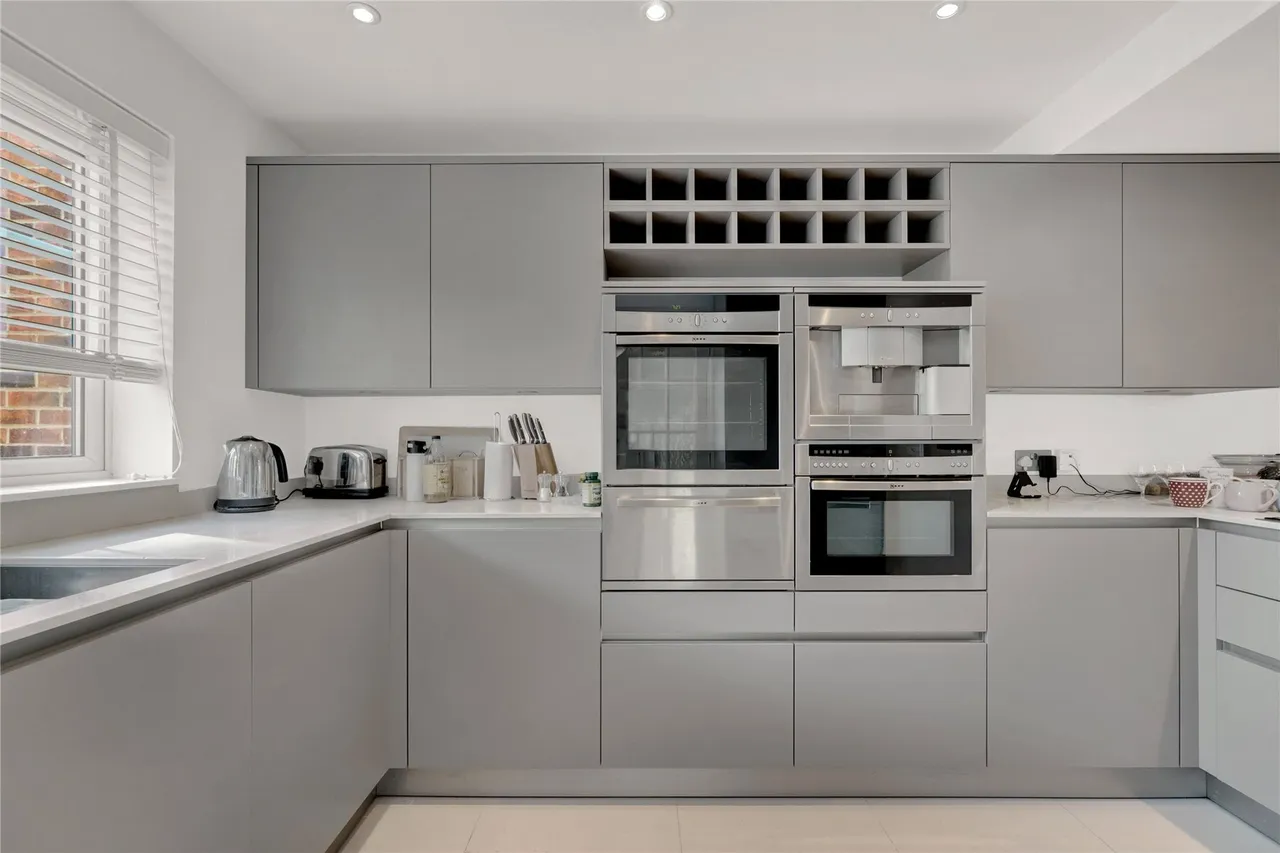 Julian Hill, Weybridge, Surrey, KT13, photo 2
