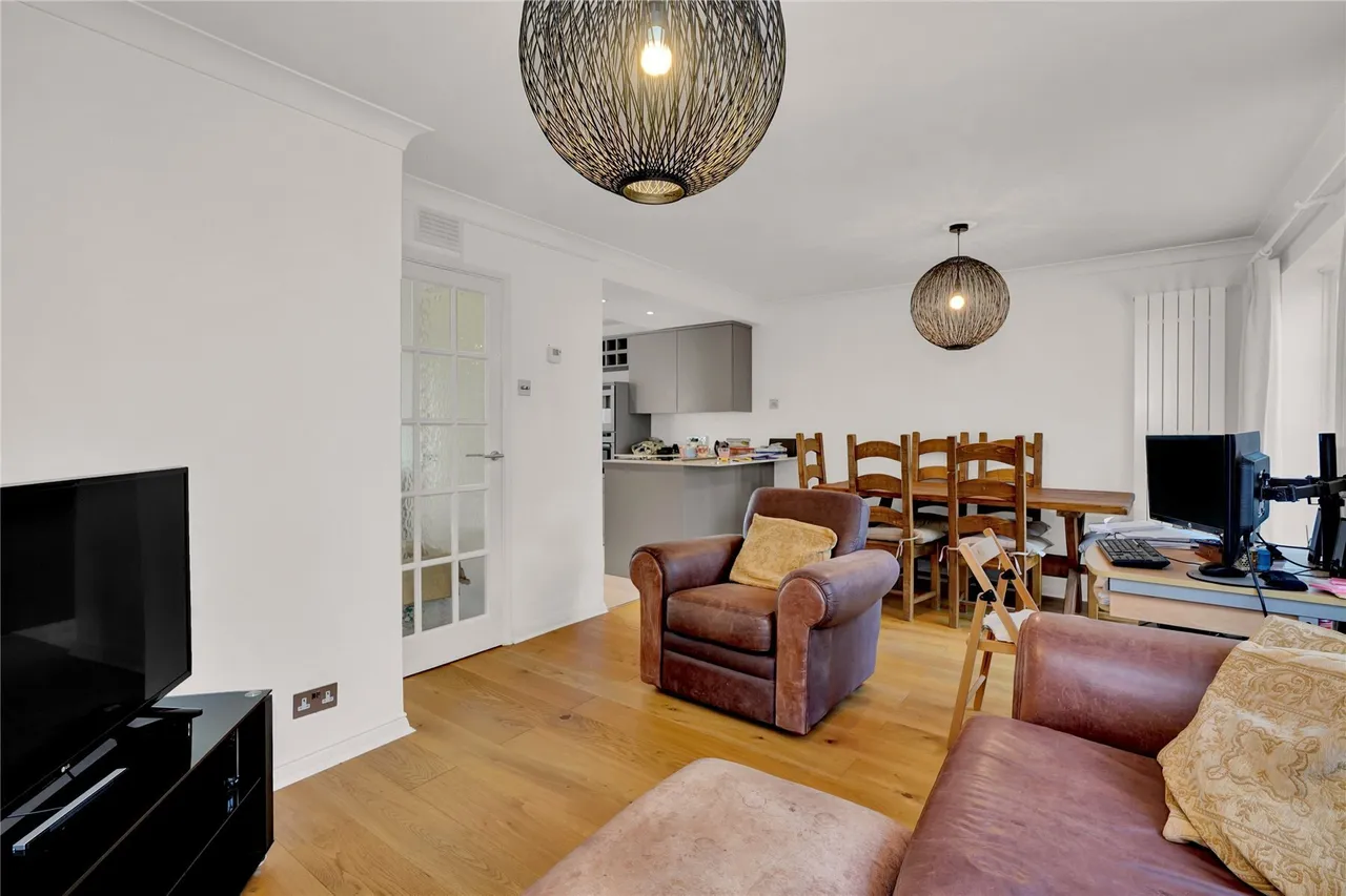 Julian Hill, Weybridge, Surrey, KT13, photo 5