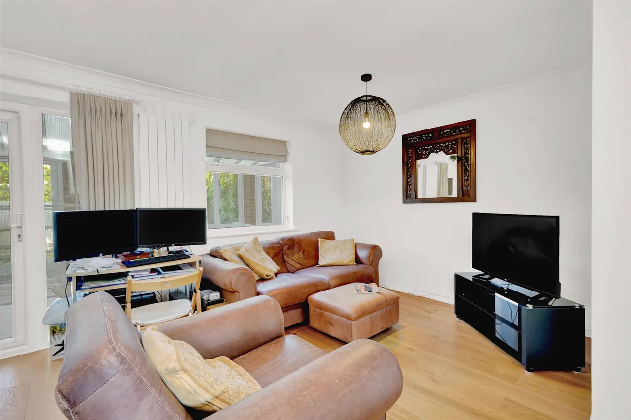 Julian Hill, Weybridge, Surrey, KT13, photo 4