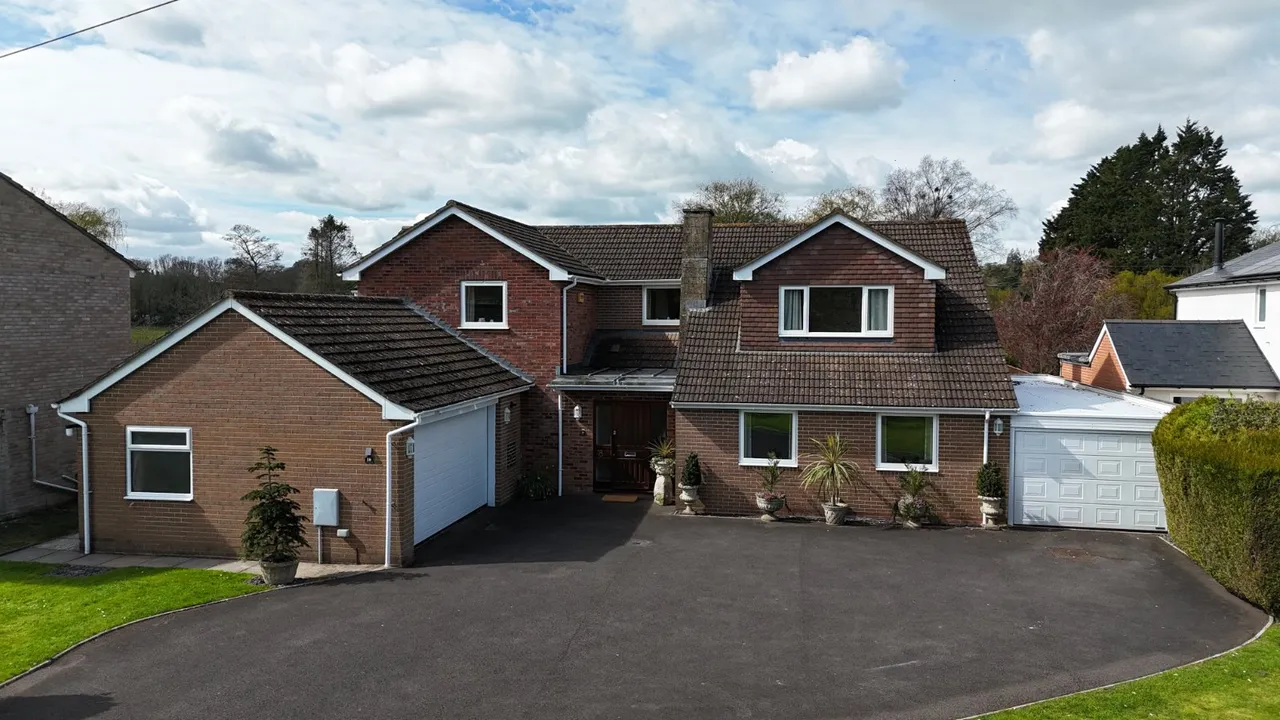 Riverside Close, Laverstock, Salisbury, Wiltshire, SP1 1QW, photo 2