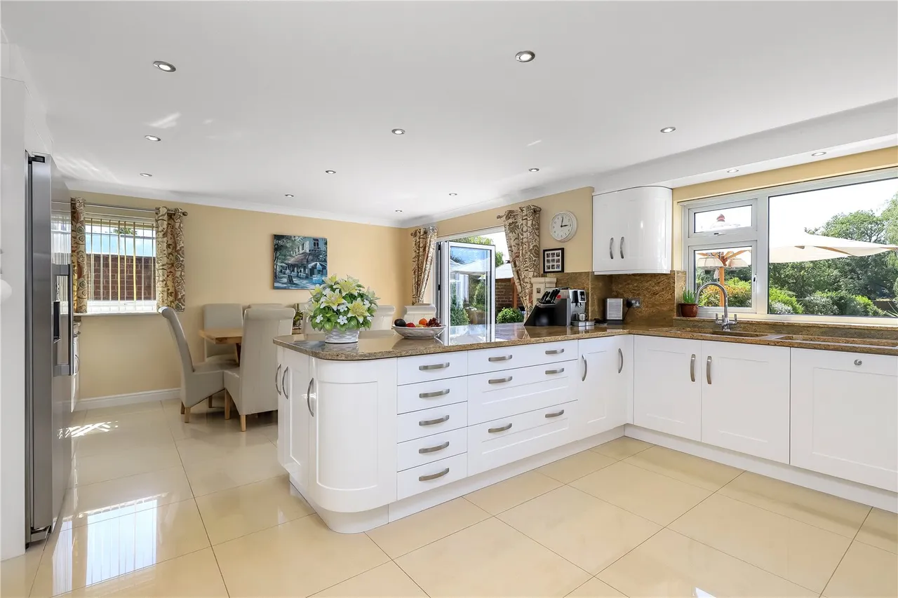 Riverside Close, Laverstock, Salisbury, Wiltshire, SP1 1QW, photo 4