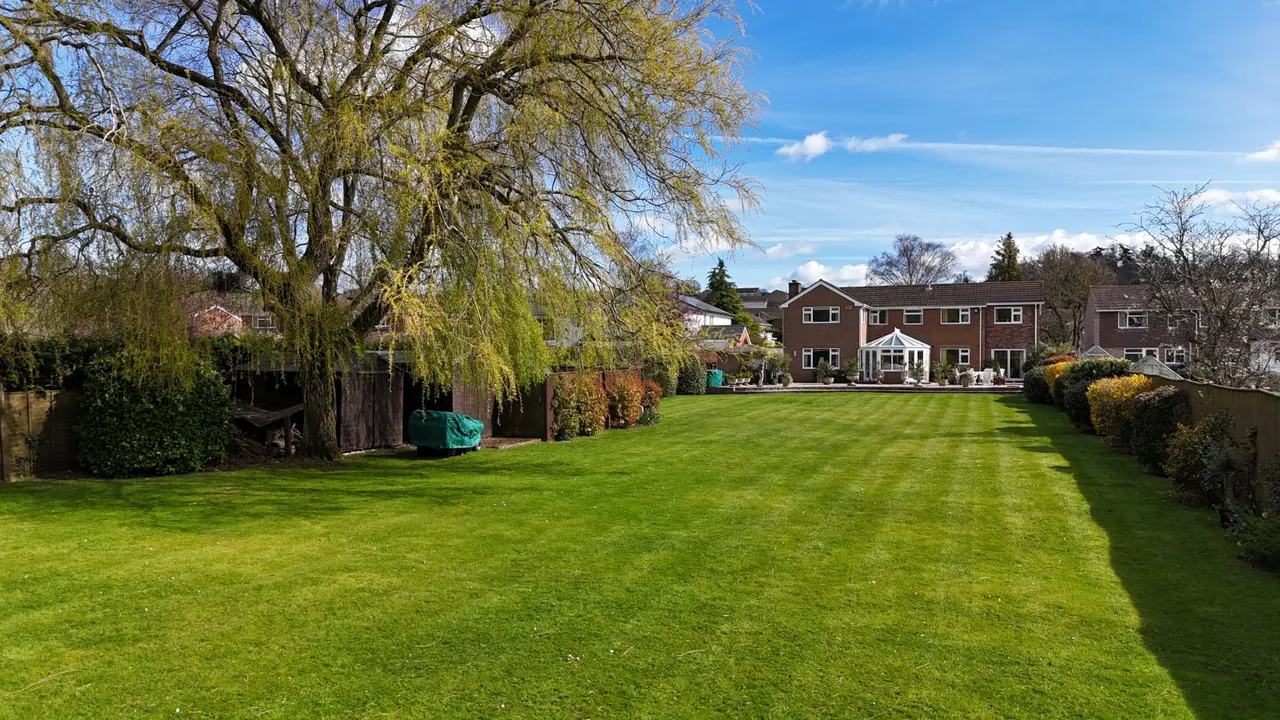 5 bed house for sale — Riverside Close, Laverstock, Salisbury, Wiltshire, SP1 1QW